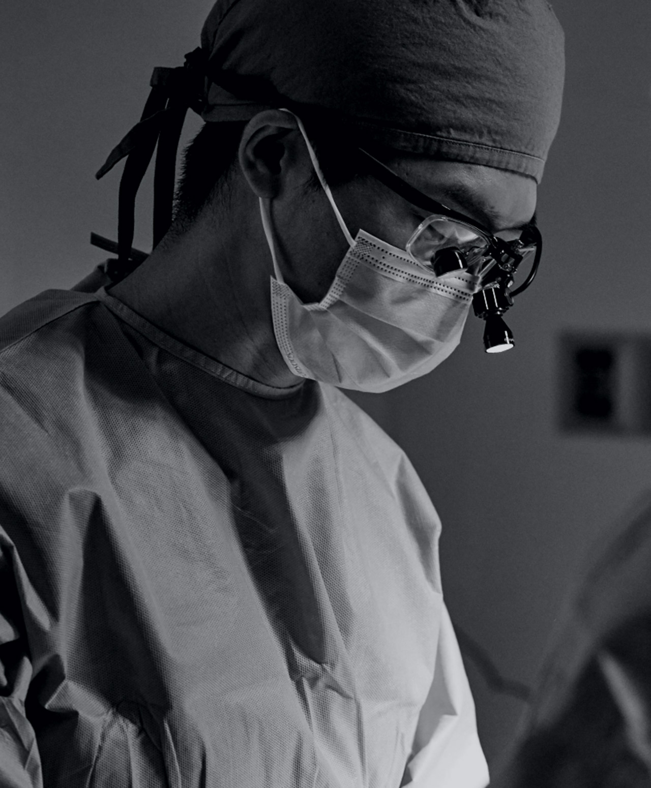 Dr. Cho Jeongmok in the operating room — Etonne Plastic Surgery, Gangnam Seoul